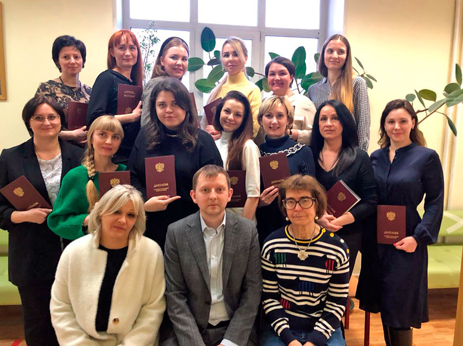 Вручение дипломов о профессиональной переподготовке слушателям программы «Возрастная нейропсихология: диагностика и реабилитация»