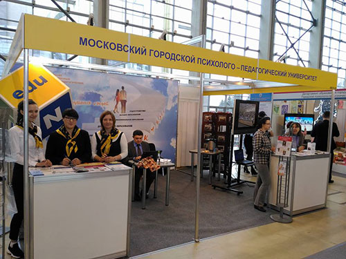 Студенты факультета на Московском международном салоне образования