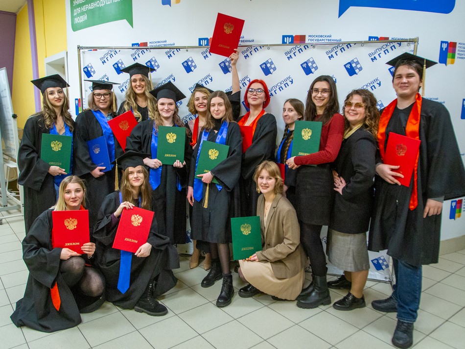 Вручение дипломов выпускникам - клиническим психологам