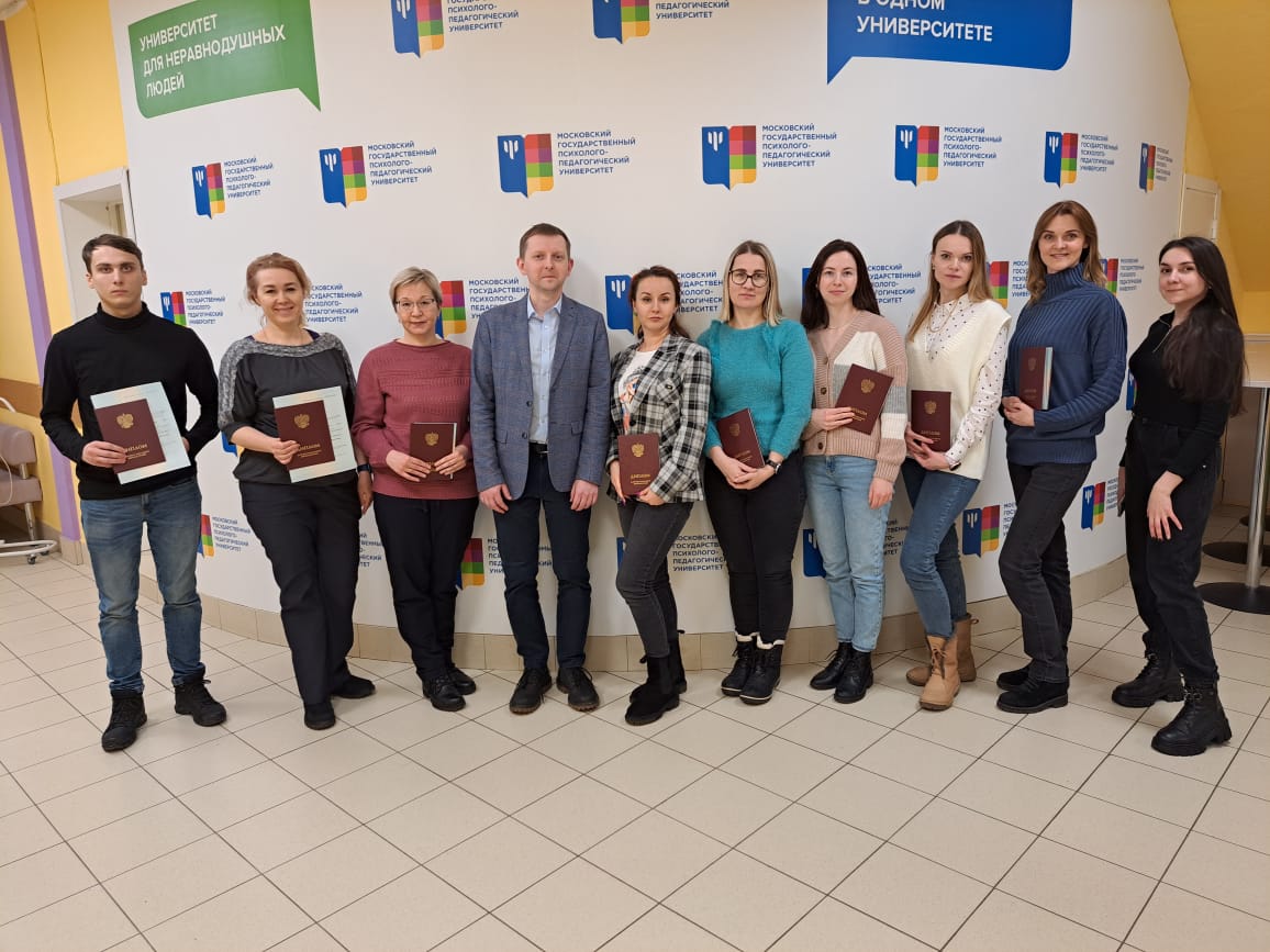 Вручение дипломов выпускникам переподготовки
