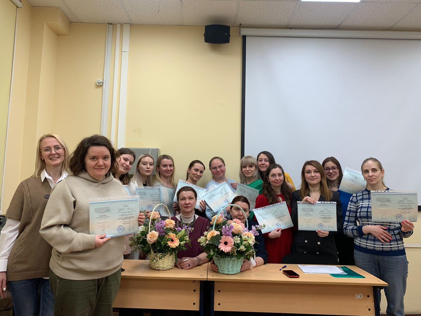 Вручение дипломов выпускникам переподготовки 
