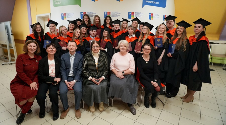 Вручение дипломов выпускникам — клиническим психологам